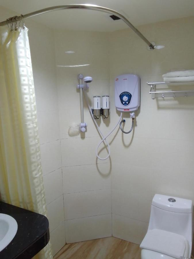 Super Oyo 90464 Borneo Suites Hotel โกตาคินาบาลู ภายนอก รูปภาพ