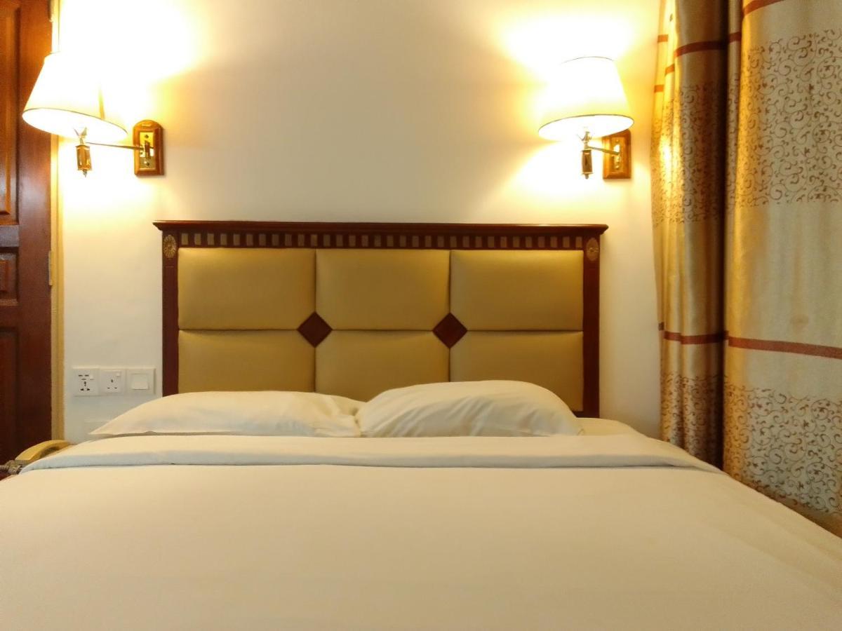 Super Oyo 90464 Borneo Suites Hotel โกตาคินาบาลู ภายนอก รูปภาพ