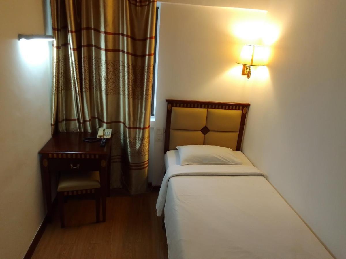 Super Oyo 90464 Borneo Suites Hotel โกตาคินาบาลู ภายนอก รูปภาพ