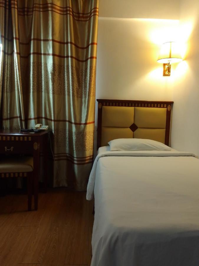 Super Oyo 90464 Borneo Suites Hotel โกตาคินาบาลู ภายนอก รูปภาพ