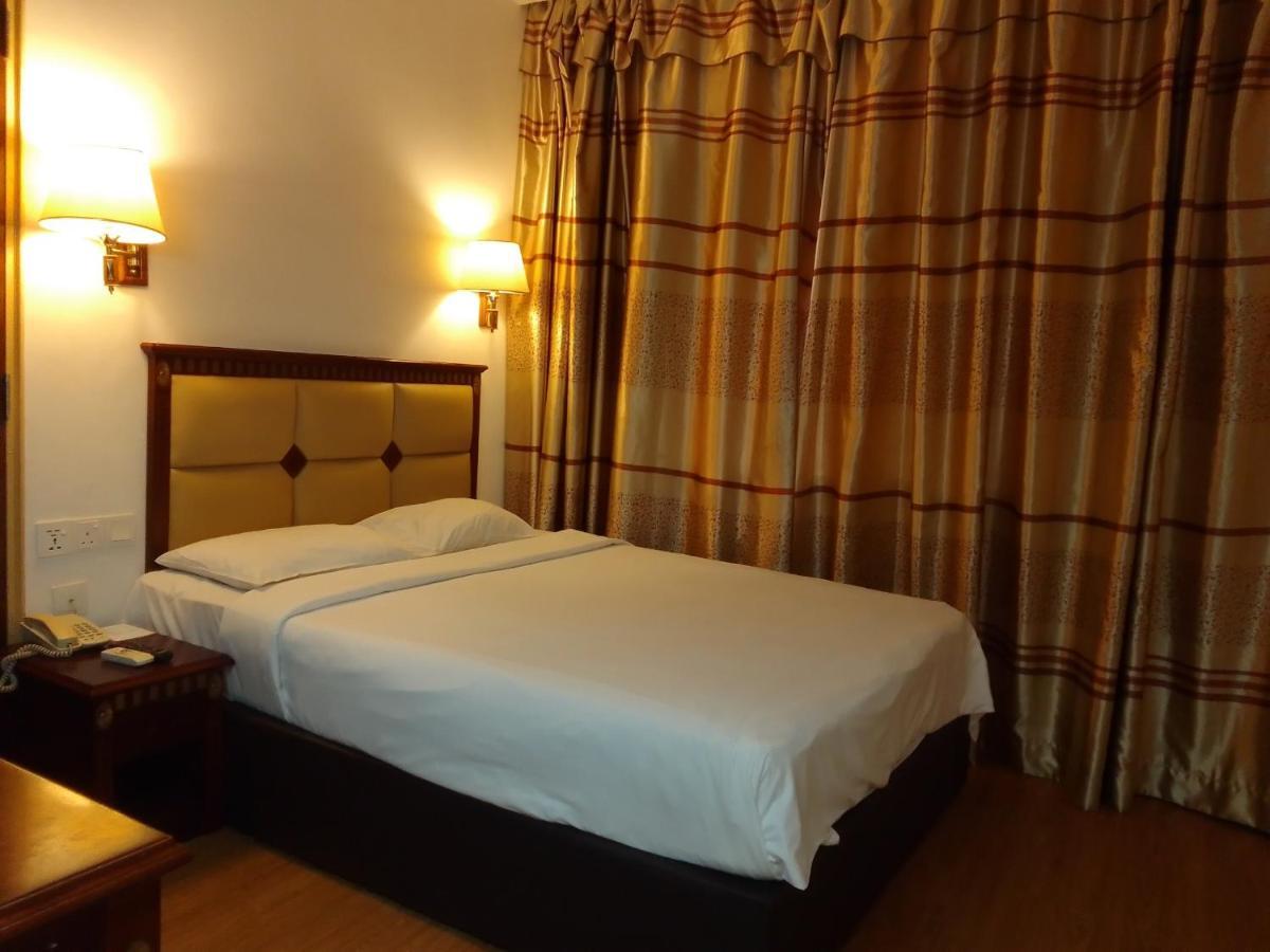 Super Oyo 90464 Borneo Suites Hotel โกตาคินาบาลู ภายนอก รูปภาพ