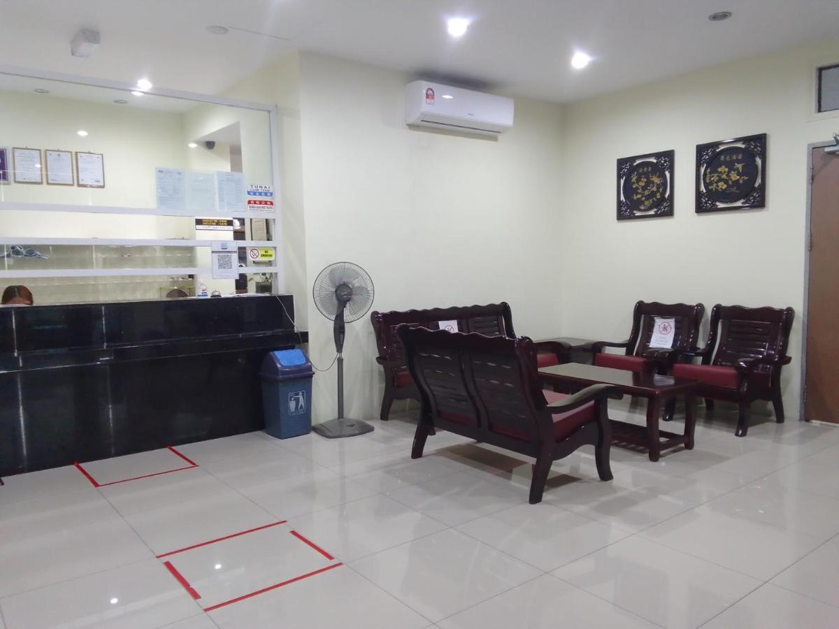 Super Oyo 90464 Borneo Suites Hotel โกตาคินาบาลู ภายนอก รูปภาพ