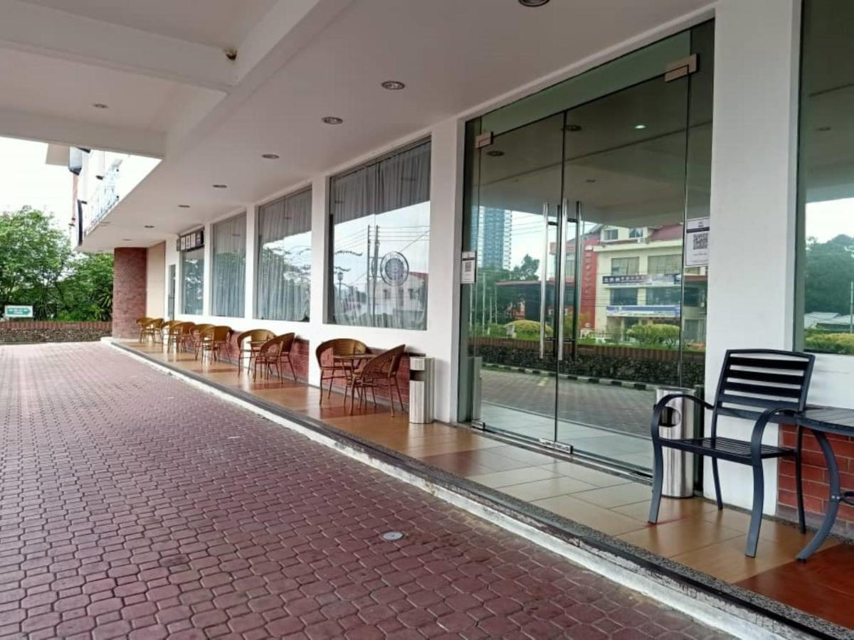 Super Oyo 90464 Borneo Suites Hotel โกตาคินาบาลู ภายนอก รูปภาพ