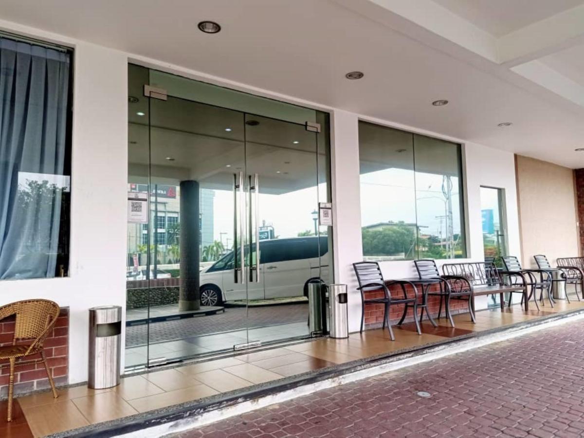 Super Oyo 90464 Borneo Suites Hotel โกตาคินาบาลู ภายนอก รูปภาพ